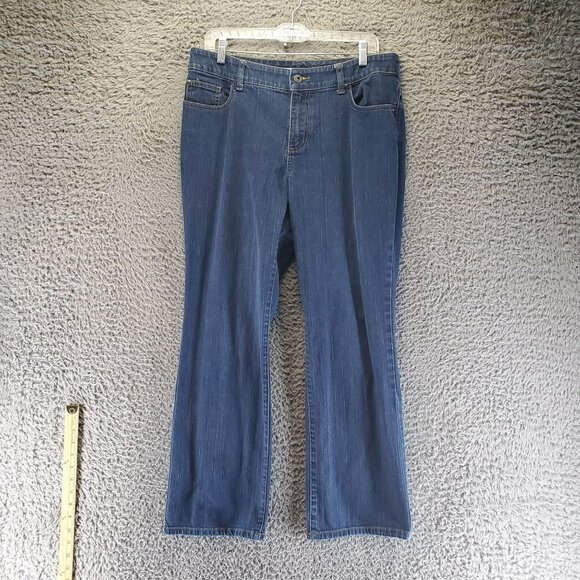 Chicos Jeans Womens 1.5 Short US 10 Petite Blue Ultimate Fit Boot Leg Denim - Picture 1 of 14